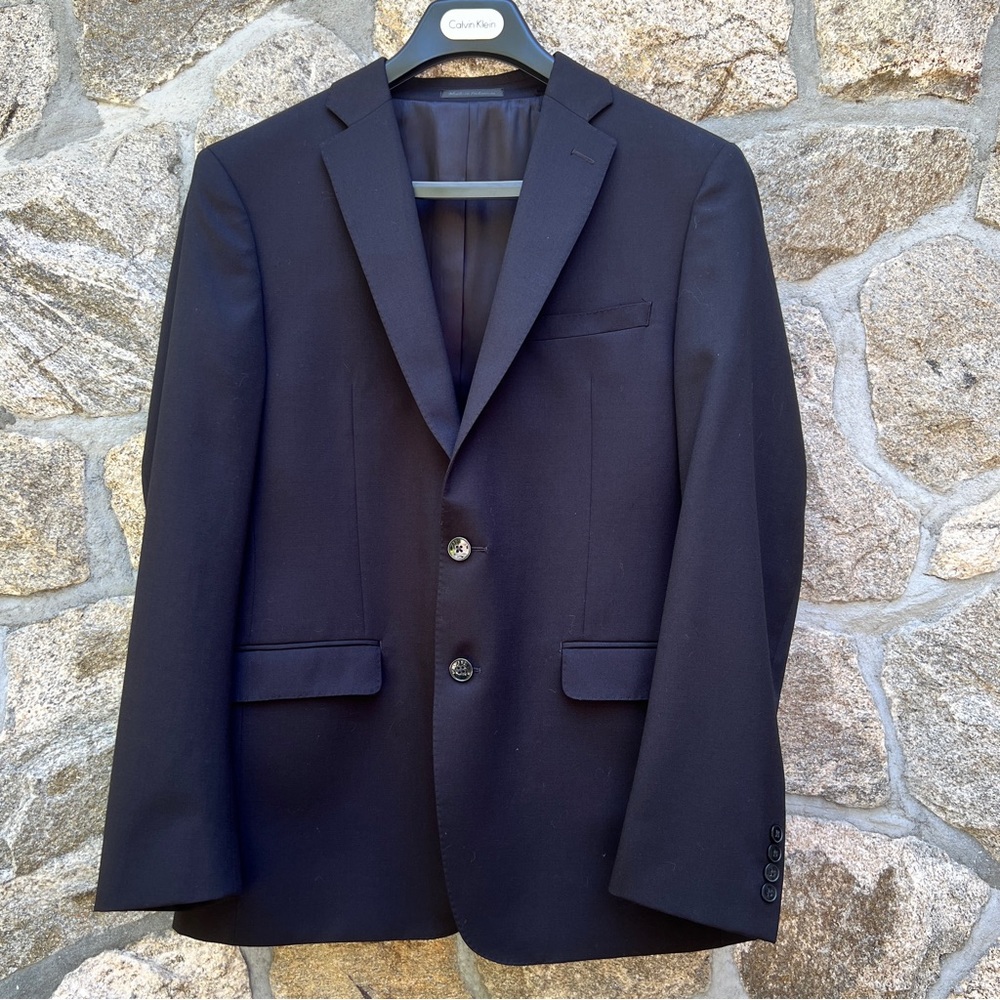 Calvin Klein 42R black 100% wool suit